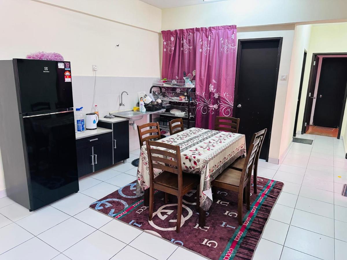 Tom's Apartment Batu Caves